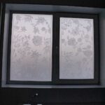 окно с витражом в санузел